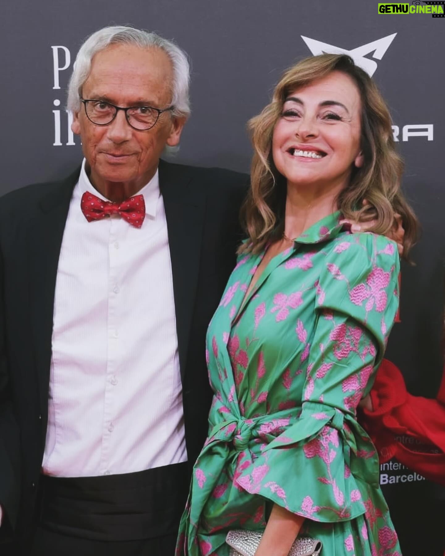 Carme Barceló - 1.1K Likes - Siete días, siete noches.
1. EL VESTIDO. Gràcies, @rosaclara
2. EL DOCTOR. Admiració total, @bonaventura_clotet @peopleinredgala @fundaciolluita
3. EL PORTERO. Valor seguro @mterstegen1 @fcbarcelona
4. Un reencuentro, @annalewandowska
5. Una noche preciosa de solidaridad con la/mi @fundacionquerer con mi compañero @alex.silvestresz @elchiringuitotv
6. Desde casa y de madrugada conexión @elchiringuitotv
7. Con mis amigas del colegio volvimos al ídem para disfrutar del espectáculo Génesis #dominiques @mariselongan @mateluco @rosaalro
I 8. Sol i pau amb el meu gosset #Team #bulldogfrances #frenchbulldog
