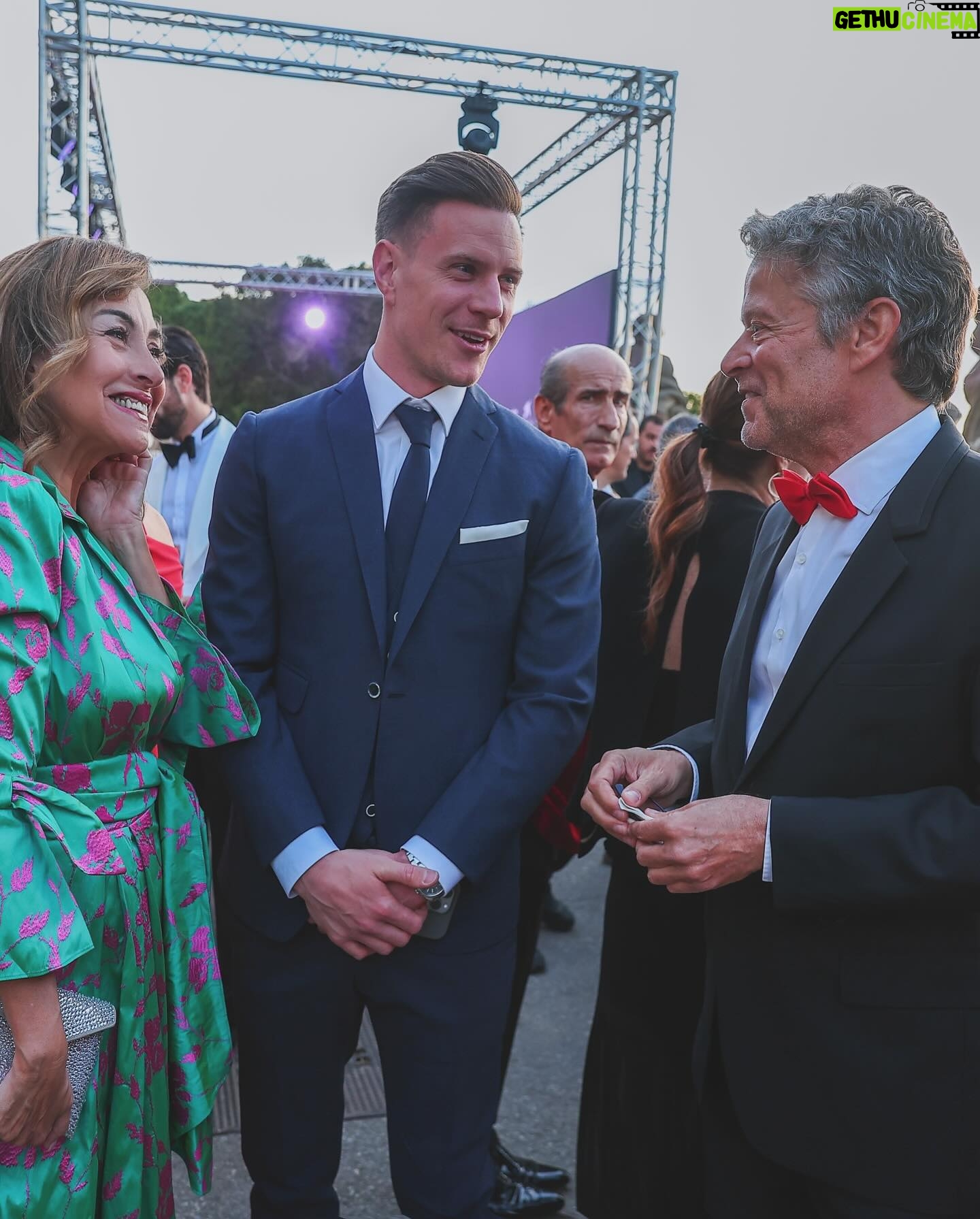 Carme Barceló - 1.1K Likes - Siete días, siete noches.
1. EL VESTIDO. Gràcies, @rosaclara
2. EL DOCTOR. Admiració total, @bonaventura_clotet @peopleinredgala @fundaciolluita
3. EL PORTERO. Valor seguro @mterstegen1 @fcbarcelona
4. Un reencuentro, @annalewandowska
5. Una noche preciosa de solidaridad con la/mi @fundacionquerer con mi compañero @alex.silvestresz @elchiringuitotv
6. Desde casa y de madrugada conexión @elchiringuitotv
7. Con mis amigas del colegio volvimos al ídem para disfrutar del espectáculo Génesis #dominiques @mariselongan @mateluco @rosaalro
I 8. Sol i pau amb el meu gosset #Team #bulldogfrances #frenchbulldog