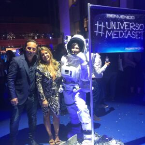 Carmen Porter Instagram - #universomediaset  @mediasetcom  por fin hemos llegado al planeta Mediaset!!!!