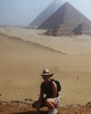 Carmen Porter Instagram - De esta foto hace lo menos 17 años!!! Ya era toda una Indiana Jones jajajajaja
