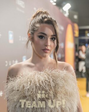 Carmen Sánchez Instagram - PREMIERE DUNE2 ✨
.
.
.
Glam by @belencasado_ x @narsissist 
Total look @rubenhernandezcostura_ @fashandcom @magritshoes @yolanda_faria 
👛💍 @kurtgeiger @viacomunicacion 
.
@warnerbrosspain @wbpictures @dunemovie @dypcomunicacion