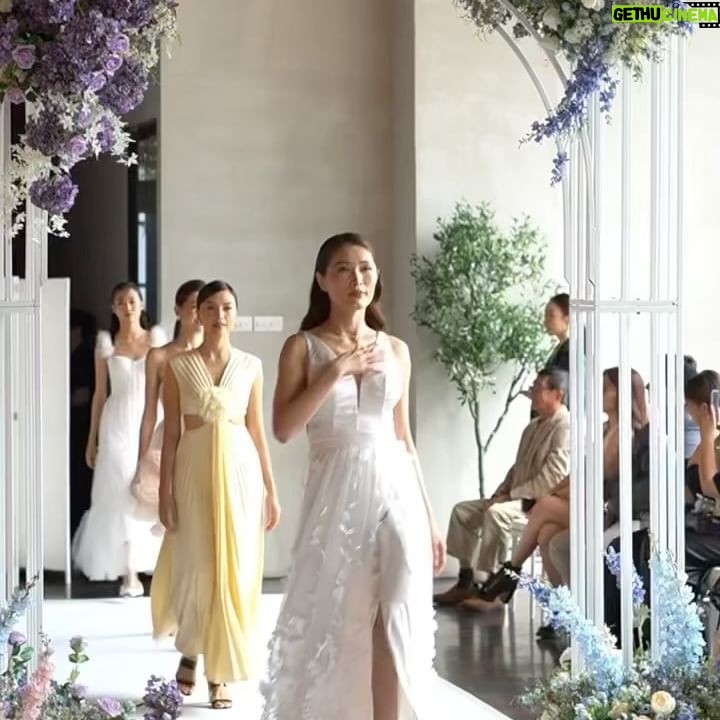 Carmen Soo - 3 Likes - I’ve been a fan of @doublewoot_fashion for years and have also worked with the sisters on several occasions.
So happy to be asked to walk for their show yesterday.
Congratulations @doublewoot_fashion @helentoi @helienetan and @lavinnewyork_diamond
What a beautiful collection! Can’t wait to get my hands on some of the dresses 😍
And always so nice to see old friends 🥰
Thank you to these people for making this show a success.
@doublewoot_fashion @lavinnewyork_diamond #dwxlavin #enchantmentatelier
@bobbibrown
#BobbiBrownMY #ConfidentBeauty
@ghdmalaysia
@bloomthis