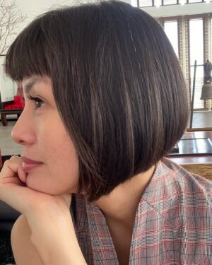 Carmen Soo Instagram - New role, new hair.
Loving this new look.
Thank you @bibychow for my hair cut 😍
