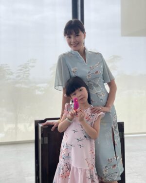 Carmen Soo Instagram - CNY day 3.
Clothes getting tighter and @tanfreeway has given up on dressing up 😄

My pretty dress from @doublewoot_fashion