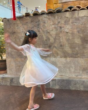 Carmen Soo Instagram - Day 2 CNY 
Malling with family and one fairy Princess 😍 More people are in town/staying in town this CNY.

My beautiful CNY set from a new discovery local brand @inisaya.my inisaya.my thanks to @andreakee for introducing.