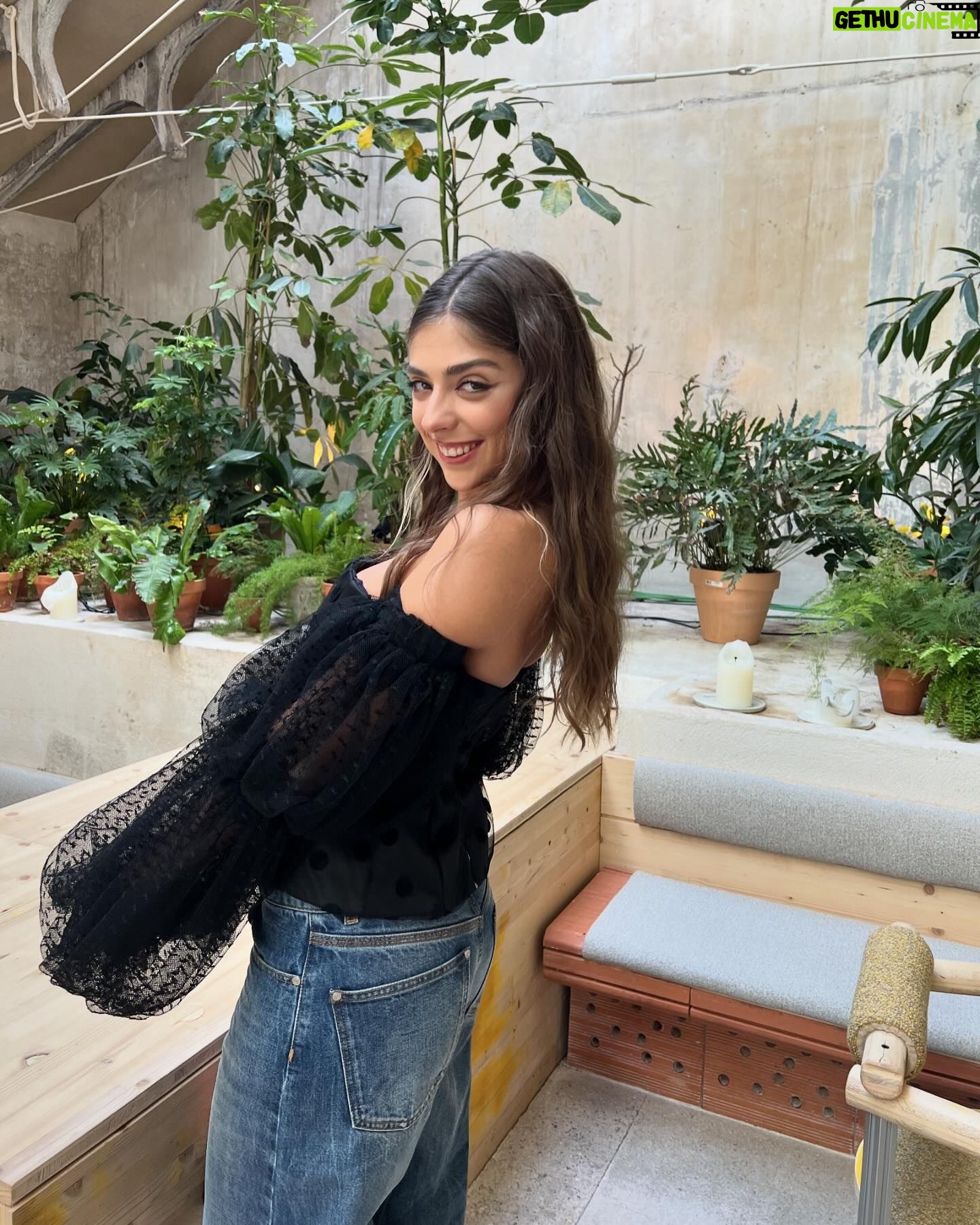 Carmen Arrufat Instagram - @instylespain #bellezaconinfluencia πΊπ± MUAH : @dyson_es x @xeniatio @narsissist x @goyoacevedo Styled by : @victorblancostudio Look : @stellamccartney π: @sophiawebster π: @tousjewelry π€ @martaflorest