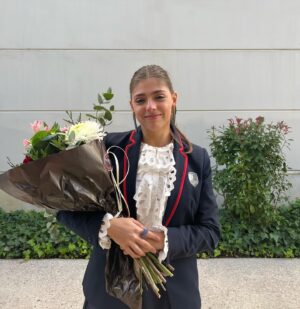 Carmen Arrufat Instagram - No sé ni qué decir … 
Que viaje tan heavy. Que suerte 
Yo juraba que no iba a llorar pero joer no he parado 
Mucho tiempo, muchas cosas vividas y muchas cosas aprendidas 
Gracias por todo , aunque gracias se me queda corto 
Os quiero familia. 
Adiós Élite , aunque esto es para siempre ❤️ 

@elitenetflix @netflixes @zetastudiosprod