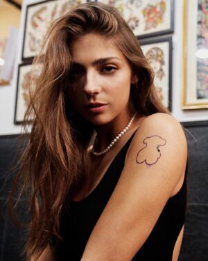 Carmen Arrufat Instagram - 😎😎🤪🤪 

(No, no me he tatuado un osito en el brazo jajajajajaja) 

📸. @juanmiguel_herrero 
MUAH @rebecatfigueroa @guerlain @mariaa.borras 
STYLED BY @victorblancostudio 
🌟 @pjd.agency @palomajuanes @palomarodriguezjuanes @anaportillocl