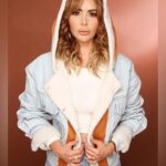 Carmen Becerra Instagram – A vivir el presente 🍂✨
Photo : @franciscocalvillofoto 
.
Chamarra: @shein_mex @sheinofficial 
ID : sz2308249575685887 
Código del 15% descuento SHEINMXBF795 
.
.
#sheinbuenfin2023 #sheinforall #saveinstyle #ad