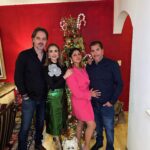 Carmen Becerra Instagram - Navidad 2023 ! ✨🎄🎁 Accesorio @rosaalamexicanamx