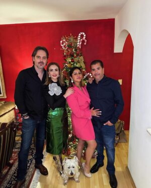 Carmen Becerra Instagram - Navidad 2023 ! ✨🎄🎁 
 
Accesorio @rosaalamexicanamx