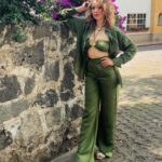 Carmen Becerra Instagram – Una linda tarde de mayo ! 🌺🌿
.
Te gusta mi set ? .. es de @sheinofficial @shein_mex 
Id de búsqueda 🔍 27202051
.
.
#SHEINhotsale2024#SHEINhotmayo#SHEINforAll #saveinstyle #loveshein #outfitoftheday #primavera