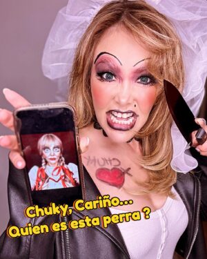 Carmen Becerra Instagram - CHUKY & TIFFANY ❤️‍🔥🔪
Una loca y tóxica relación 💣 
.
.
#chuky #westie #happyhalloween #chukyytiffany #lanoviadechucky