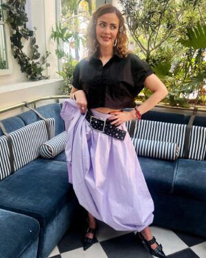 Carmen Becerra Instagram - Fin de semana de mucha gozada ⚡️🤟🏻👌🏼 
.
.
Falda y zapatillas @shein_mex @sheinofficial 
ID : 28149449 y 26628760 
#SHEINBoldlyLove #SHEINforall #loveshein #saveinstyle