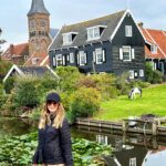 Carmen Becerra Instagram - Un viaje siempre empieza con emoción y termina con melancolía. En este bello lugar terminó nuestro viaje 🇳🇱 Amsterdam capital de los Países Bajos. Una ciudad de cuento. Situada bajo el nivel del mar, construida sobre pilotes de madera que cuenta con más 150 canales y un montón de puentes . El medio de transporte más importante es la bicicleta, literal hay más bicis que habitantes. Es muy importante mirar a la izquierda y a la derecha al cruzar las calles ya que algunos ciclistas pueden ir bastante rápido y les aseguro que no se detienen. 🙆🏼‍♀️🤦🏼‍♀️ Los coffee shops no son precisamente para tomar café 🤣 Los quesos son espectacularmente deliciosos 🧀 🤤 Me encantaría volver algún día 🤘🏻❤️