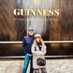 Carmen Becerra Instagram - Un viaje es una gran oportunidad de regresar con nuevas historias . Irlanda 🇮🇪 ☘️ ¿ Qué aprendí y conocí de este lugar ? Este país recibe el apodo de Isla esmeralda. El arpa es símbolo nacional de este país. Tiene los paisajes más bonitos y verdes que mis ojos han visto. El titanic se construyó aquí. La gente toma cerveza como si fuera agua🍻 En toda mi vida no había visto tantas ovejas y vacas 🐑🐄🐑🐄🐑🐄🐑 El trébol es otro de los símbolos que caracterizan a este país ☘️ Tiene Pubs ( bares ) casi en cada esquina 😲 La cerveza Guinness es de aquí . Los duendes también son figuras importantes. Casi todos los dias llueve, así que es muy fácil que, cuando sale el sol, te encuentres con un arco iris. ☔️🌈 Pensé que los alemanes comían mucha papá , pero aquí también 🙆🏼‍♀️ 🥔 #turistafeliz #belfast #dublin