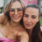 Carmen Becerra Instagram - Chequereteo time con mi chirris y la comadre @marianapob90 . Felicidad total ! 💕🤘🏻 #familytime #lovemoments #plimplim #happytime #ahijadabella