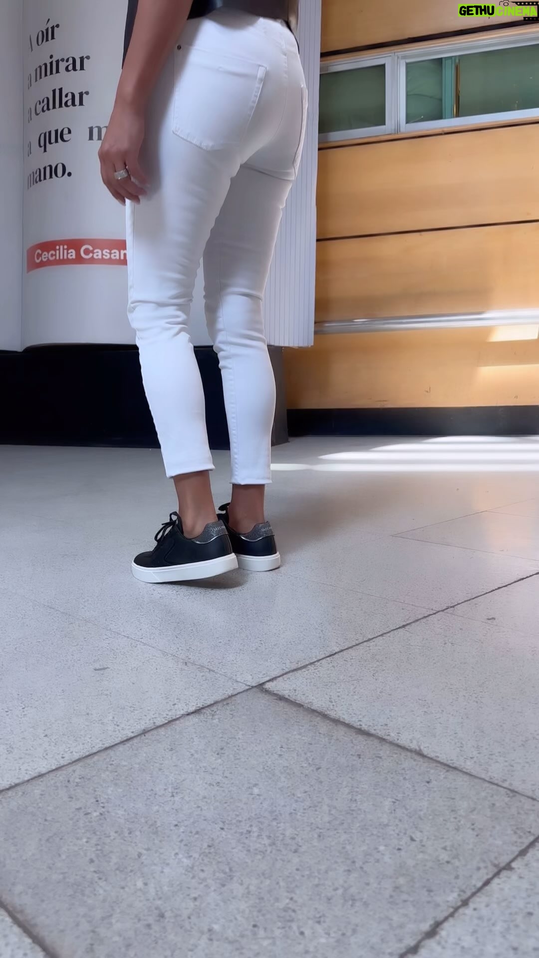 Carmen Gloria Arroyo - 1K Likes - Mi mejor compañía en los minutos de relax @skecherschile