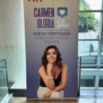 Carmen Gloria Arroyo Instagram - Trabajo en equipo @cg 💜 Makeup @danielarojast7 💇‍♀️ @karimmeplaza 👗 @lore_flores