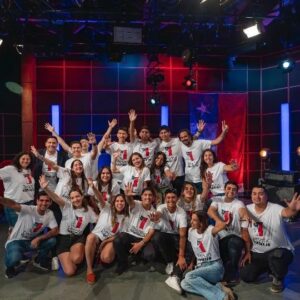 Carmen Gloria Arroyo Instagram - ¡SUPERAMOS LA META! Logramos recaudar más de 6 mil millones en una emocionante jornada que vivimos hoy!!! Tuvimos un programa con la presencia de destacados artistas y rostros de nuestro país e internacionales. Con su ayuda seguiremos trabajando para que juntos #LevantemosLaV Aún queda mucho por hacer, pero hoy juntamos toda la energía y power para dar lo mejor de nosotros para apoyar a nuestro país. 🇨🇱 Gracias a @bancodechile y @somoscmpc que como siempre nos acompañaron en esta importante transmisión y realizaron sus generosos aportes. Además se hicieron presentes una vez más empresas como @cencosud @ccu @sqmchile @rosen.cl @algeciras @soprolechile @unimarc @hortifrut_chile Además, a todos tremendos artistas que fueron parte de esta transmisión, @franciscosaavedr @kingarturo23oficial @jere.klein @palomamami @gentedezona @lunay @pailita.k7k @stefankramer @deniserosenthali @myriamhernandez_oficial @alisonmandel @wenafreire @diegourrutiabarra @elluchomiranda @marigodoyibanez @zabaletachile @manuelgarcia @pedroruminot @dianaboloccof @k3lcalderon @martincarcamopapic @basauri @javiera_contador @cg_arroyo @francoelgorila @__guaren @nicosolabarrieta7 @viviiacevedoo @conycapelli @roperopaulaf ❤️ son lo máximo!