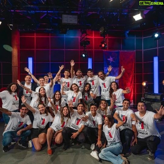 Carmen Gloria Arroyo - 22.9K Likes - ¡SUPERAMOS LA META!
Logramos recaudar más de 6 mil millones en una emocionante jornada que vivimos hoy!!! Tuvimos un programa con la presencia de destacados artistas y rostros de nuestro país e internacionales. Con su ayuda seguiremos trabajando para que juntos #LevantemosLaV
Aún queda mucho por hacer, pero hoy juntamos toda la energía y power para dar lo mejor de nosotros para apoyar a nuestro país. 🇨🇱
Gracias a @bancodechile y @somoscmpc que como siempre nos acompañaron en esta importante transmisión y realizaron sus generosos aportes.
Además se hicieron presentes una vez más empresas como @cencosud @ccu @sqmchile @rosen.cl @algeciras @soprolechile @unimarc @hortifrut_chile
Además, a todos tremendos artistas que fueron parte de esta transmisión, @franciscosaavedr @kingarturo23oficial @jere.klein @palomamami @gentedezona @lunay @pailita.k7k @stefankramer @deniserosenthali @myriamhernandez_oficial @alisonmandel @wenafreire @diegourrutiabarra @elluchomiranda @marigodoyibanez @zabaletachile @manuelgarcia @pedroruminot @dianaboloccof @k3lcalderon @martincarcamopapic @basauri @javiera_contador @cg_arroyo @francoelgorila @__guaren @nicosolabarrieta7 @viviiacevedoo @conycapelli @roperopaulaf ❤️ son lo máximo!