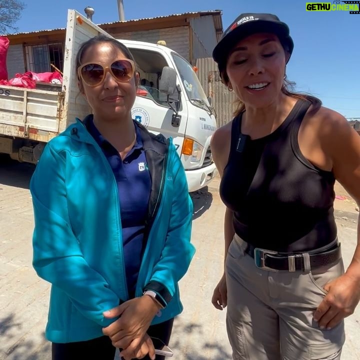 Carmen Gloria Arroyo - 1.8K Likes - 💪🏻¡Estamos en terreno, al servicio de chile!🇨🇱
‼️Ingresa a www.desafiolevantemoschile.cl y selecciona la campaña: “Ahora la Emergencia son los Incendios”, pincha: “DONAR”.