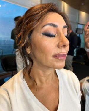 Carmen Gloria Arroyo Instagram - Makeup para mi querida @cg_arroyo 💜
Hair @karimmeplaza 
👗 @lore_flores 

#makeup #maccosmetics #kryolan #morphe #elfcosmetics #urbandecay #maquillaje #azul
