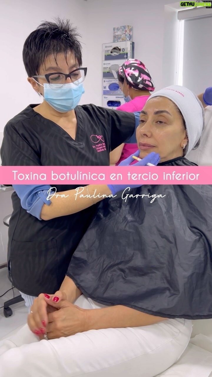 Carmen Gloria Arroyo - 1.2K Likes - Antes de aplicar toxina botulínica es esencial evaluar tanto el tercio inferior como el superior . ¿Por qué? 🤔Porque existen músculos que ejercen mucha tracción hacia abajo, generando flacidez, arrugas en la piel y que “se nos caiga la cara”. ¡No dudes en contactarnos al 56930 025 592! 📲
Estamos aquí para resolver tus dudas. ✨