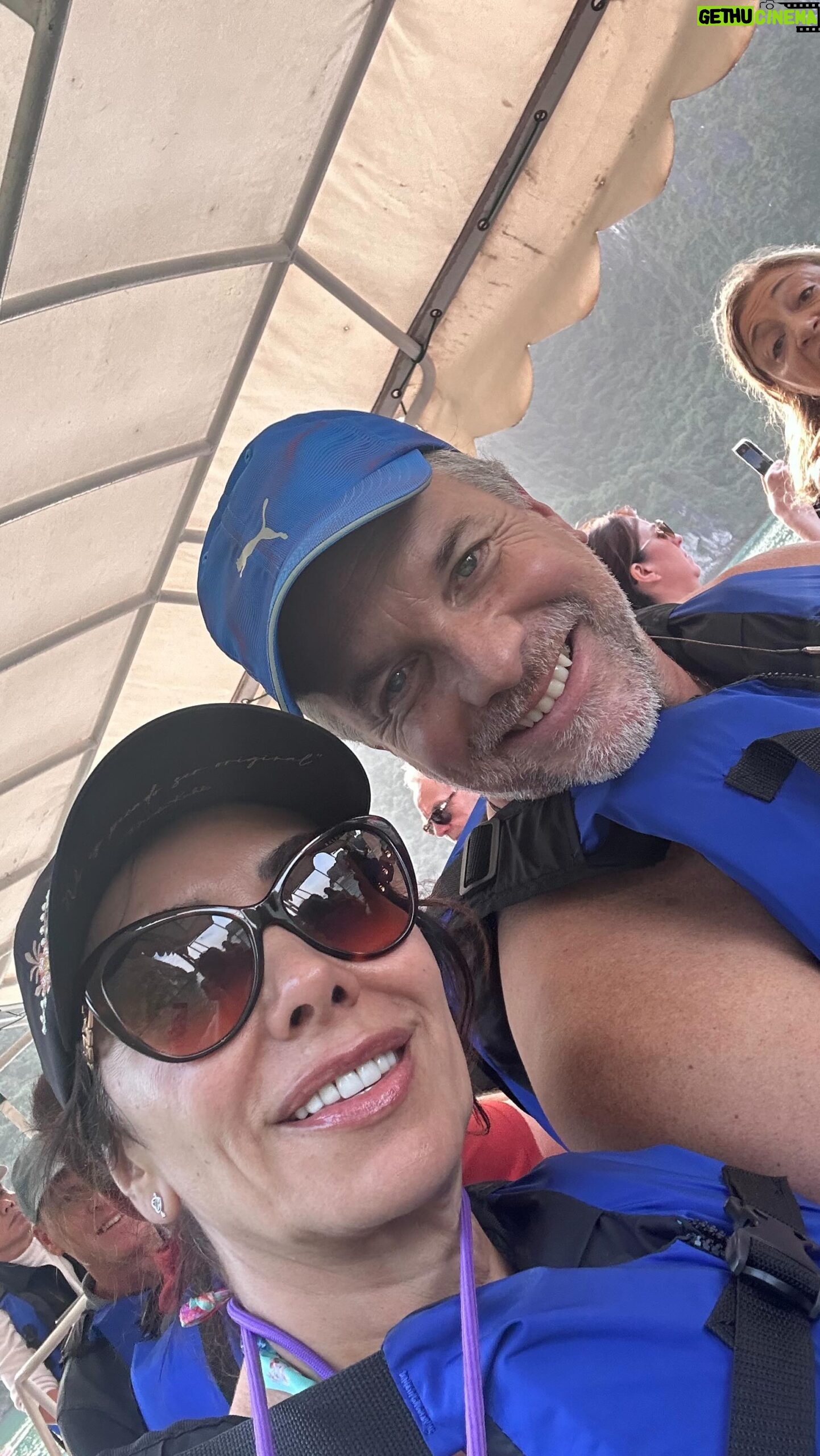 Carmen Gloria Arroyo - 2.1K Likes - Bahía de Ha-Long, Vietnam