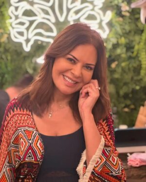 Carmen Lebbos Instagram - مسا الخير ❤🤗
Photo credits: @hasanrayessofficial ❤
#كارمن_لبس #carmenlebbos