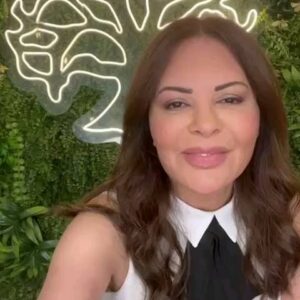 Carmen Lebbos Instagram - مين رح يحزر الحزورة ويربح معنا!!؟ 😀😍
اكتبو الأجوبة بالتعليقات و عملو Follow لصفحة @grace_of_earth_lb 

Lebanon :  96170008105
                    96170008109

#غريس_أوف_إيرث‏
#graceofearth