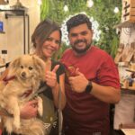 Carmen Lebbos Instagram - هيك كان اول لقاء وهيك باركت لكارمن الف مليون مبروك ❤️ قبل ما بلش حكي بالبداية عم قلها ما عم حط فلتر على فكرة لان كنت عم دور على فلتر وما كان يطلعلي ف قلتلي خلص يا عمي مش ضروري الفلتر صور هيك عادي وانا بدي قول الحلو والطبيعي بكل مميز بكل التفاصيل 👌🏻 ما في كلام ينحكا الحقيقة فرحتلك من كل قلبي لمشروعك اللي بكبر القلب هو وصاحبته وكل القائمين عليه وفرحت اني شفتك انتِ بتعرفي مكانتك عندي وقديش نجاحك وكل شي بتعملي بيعنيلي شخصياً لانك انت انسانة بتعنيلي وبحب شوفها دايما باعلى المراتب لان هاد اللي بتستاهلي بنصحكم تجربوا المنتجات الفخمة اللي عند الست كارمن انا مغرم فيهم حقيقة الريحة الطيبة والحلوة والمرتبة عم تفوح من روحها قبل منتجاتها لان النضيف بيبقى نضيف هو وقلبه بكل التفاصيل شو ما بكتب بفضل مقصر محبتي واحترامي الك ما بتكفيه كلمات الدنيا كلها الف مبروك 💐🙏🏻 #شاركوني😎 #حسين_الريس🇱🇧💫