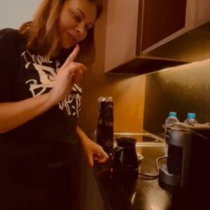 Carmen Lebbos Instagram - #صباح_الخير مع أحلى فنجان قهوة على طريقتي 😎
ومع موها حبيبة قلبي ❤️
@mahascafe @maha_emara 
#قهوة #كارمن_لبس