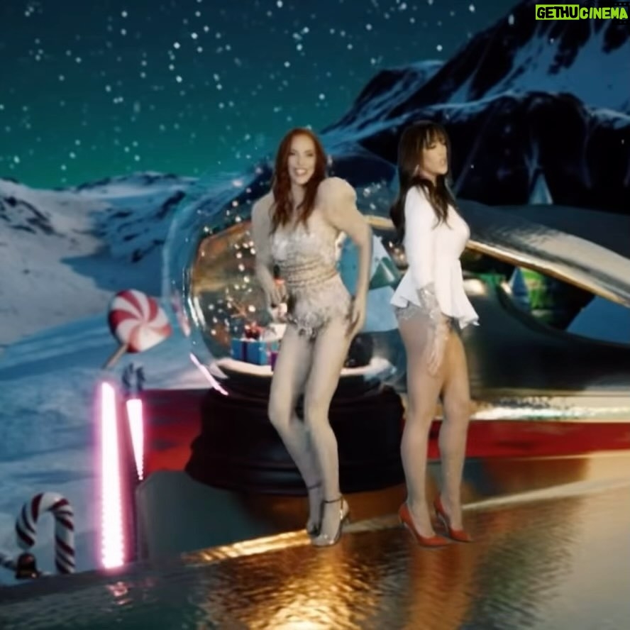 Carmit Bachar - 4K Likes - SANTA BABY with @iamjessicasutta π Canβt believe this was 2 years ago! We had fun doing this classic togetherβ¦
Little did yβall know Jess had a bun in the ovenπΌπ»
Thanks to @hansc8 for making it happen in this AR!! β€οΈ Merry Xmas everyone πβοΈ
Watch the full version on YouTube!
#merryxmas #santababy #pussycatdolls