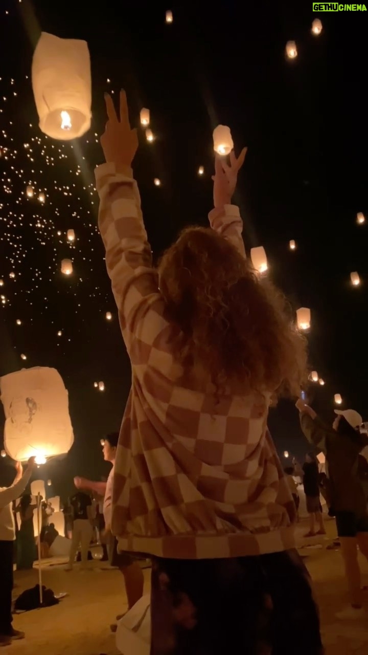 Carmit Bachar Instagram - We did something MAGICAL✨ I had always seen this tradition & wanted to do it. When I found @risefestival I bought the tks almost a year in advance! It was so worth it… what an incredible experience for the whole family 🏮 @kealarose_ @kevbwhitaker #risefestival