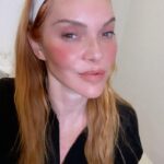 Carmit Bachar Instagram - Excited to share my day @sevlaseraesthetics where I had Skin Pen with PRP! I was nervous and excited 😊 Thank you Natalie… you are the BEST! Love the space and everyone was so sweet. Cannot wait for my results! Promise I’ll share them 🫶🏻 & huge shout out to @porcelainfuckingblack for the connect 💋 Make sure to check out all the amazing treatments they offer! #skinpen #prp #sev #seving