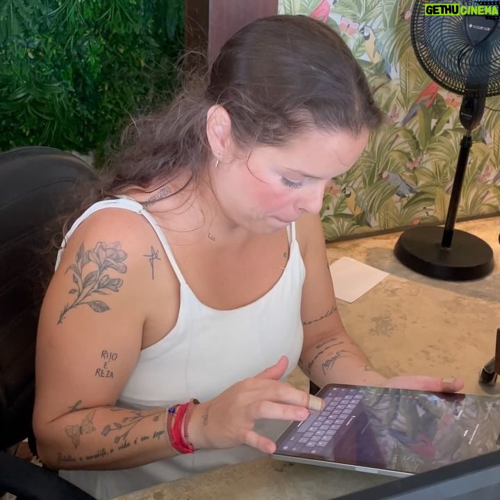 Carol Garcia - 3 Likes - Bahia.
Penso melhor na Bahia.
Sempre que eu for uma pessoa ruim, lembrem que não estou na Bahia. E me deem uma passagem…
@pousadaminhaloucapaixao