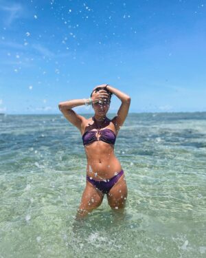 Carol Garcia Instagram - Bahia. 
Penso melhor na Bahia.
Sempre que eu for uma pessoa ruim, lembrem que não estou na Bahia. E me deem uma passagem…

@pousadaminhaloucapaixao