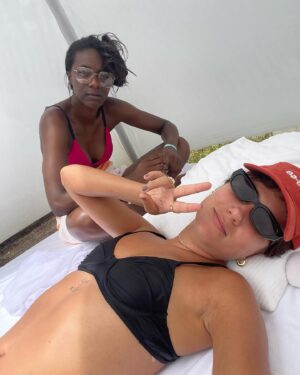 Carol Garcia Instagram - Bahia. 
Penso melhor na Bahia.
Sempre que eu for uma pessoa ruim, lembrem que não estou na Bahia. E me deem uma passagem…

@pousadaminhaloucapaixao