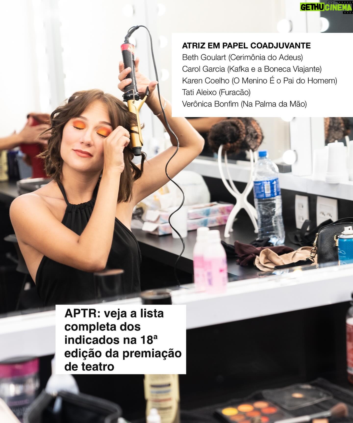 Carol Garcia - 3 Likes - Eu nunca tinha sido indicada a um prêmio de TEATRO. Tive muita fé que voltaria ao palco, depois de 3 anos trabalhando apenas no audiovisual, fazendo algo que eu realmente acreditasse. Aconteceu. Não foi fácil esse processo. Esbarrei em muitas dificuldades, inclusive físicas, questões de saúde, quis até desistir de tudo. Então essa indicação vem como uma afirmação… Me sinto honrada (como disse meu amigo André Dias)
Nossa peça teve várias indicações. André Dias, Alessandra Maestrini, João Pimenta, Márcia Rubim e Nello Marrese. Profissionais que admiro muito e que são gente de TEATRO! Gosto muito disso.
Voltamos em cartaz em MARÇO.
Reestrearemos no RJ. Depois seguimos por mais viagens.
Quem não viu, vai lá com a gente.
Quem já viu pode ir de novo pq depois de tanta estrada a gente amadureceu.
Caminho amadurece.
Até já 🤍
Ps: estou ao lado de atrizes FODAS.