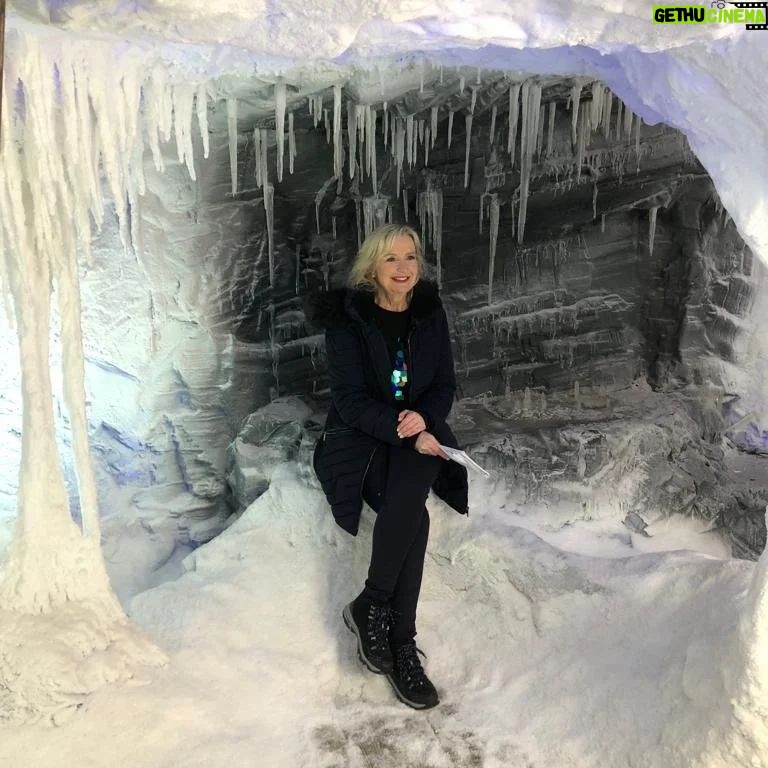 Carol Kirkwood - 2.2K Likes - Good morning ❄️❤️❤️xxx