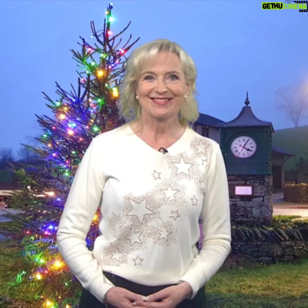 Carol Kirkwood - 2K Likes - Good morning ❤️❤️xxx