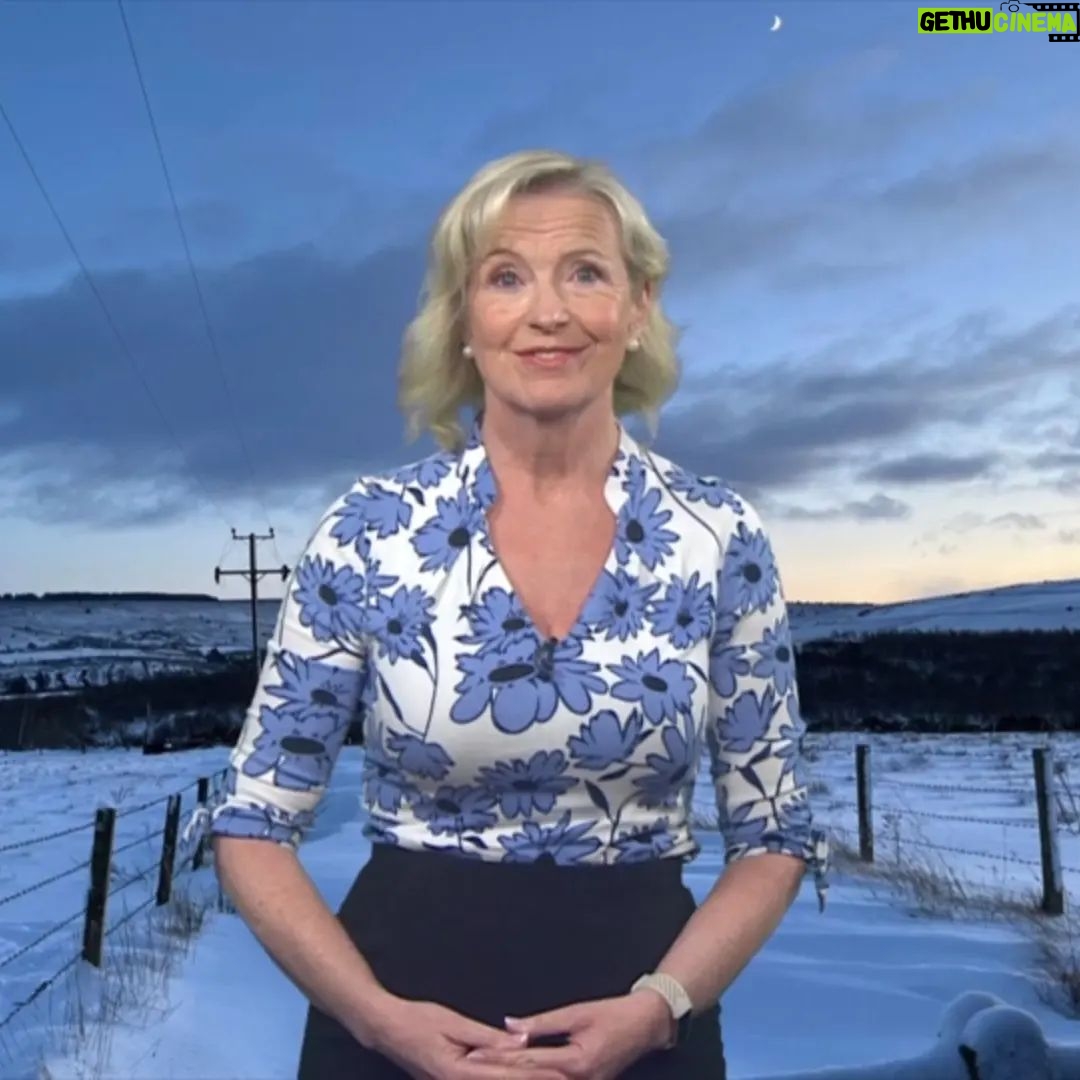 Carol Kirkwood - 2.2K Likes - Good morning. It is cold!! ❤️❤️xxx
