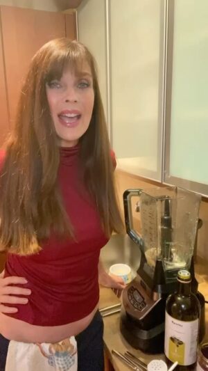 Carol Alt Instagram - Recipe - Quick Salad Dressing:
If you’re looking for a tasty and healthy salad dressing to enjoy while trying to shed those holiday pounds, 

This quick and easy salad dressing will add a burst of flavor to your salads without adding unnecessary calories. Enjoy!