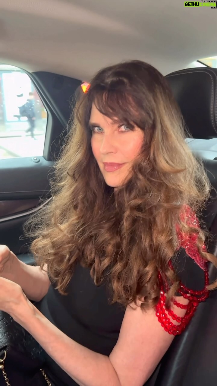 Carol Alt - 1.4K Likes - Red shoe Tuesday 😎you like?
#shoestuesday #wearing @zangtoi