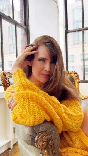 Carol Alt Instagram - There’s nothing better than to feel peace. Relaxing in a chair and a favorite old sweater.
Peace is very valuable. I wish you peace. It’s the most valuable thing I can give you.#PositiveVibes #ColorfulLife” #shoestuesday #shoes