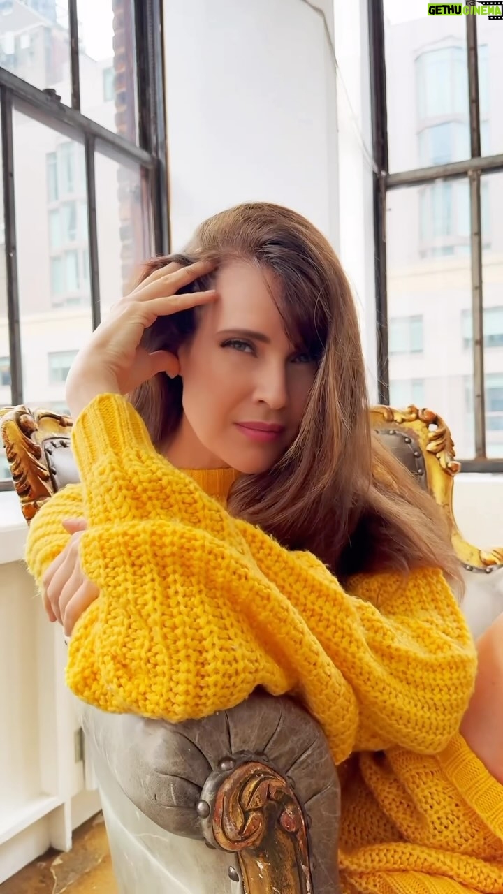 Carol Alt - 1.1K Likes - There’s nothing better than to feel peace. Relaxing in a chair and a favorite old sweater.
Peace is very valuable. I wish you peace. It’s the most valuable thing I can give you.#PositiveVibes #ColorfulLife” #shoestuesday #shoes