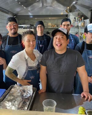 Carolina Bazán Instagram - Llegó un nuevo pasante al Bistró; dicen que tiene futuro 🤭
@mitsuharu_maido gracias por la buena onda!