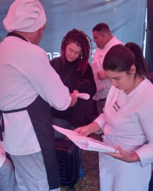 Carolina Bazán Instagram - Me voy llenita de cariño!  Gracias totales Arica!  En especial agradezco a @carnavaldesaboresarica y @inacap_arica por traerme y a @dulcetriny (y familia) por su tremenda hospitalidad🫶🏼
