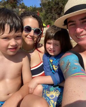 Carolina Bazán Instagram - Resumen de un día playero… que me dicen de esas patas de jaiba? 🦀